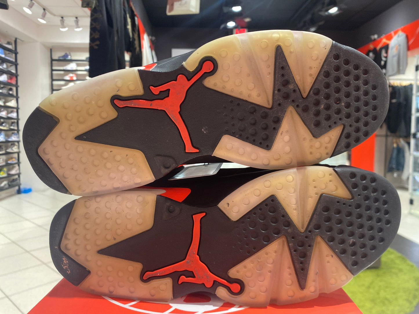 PRE OWNED Jordan 6 Retro Black Infrared (2019)