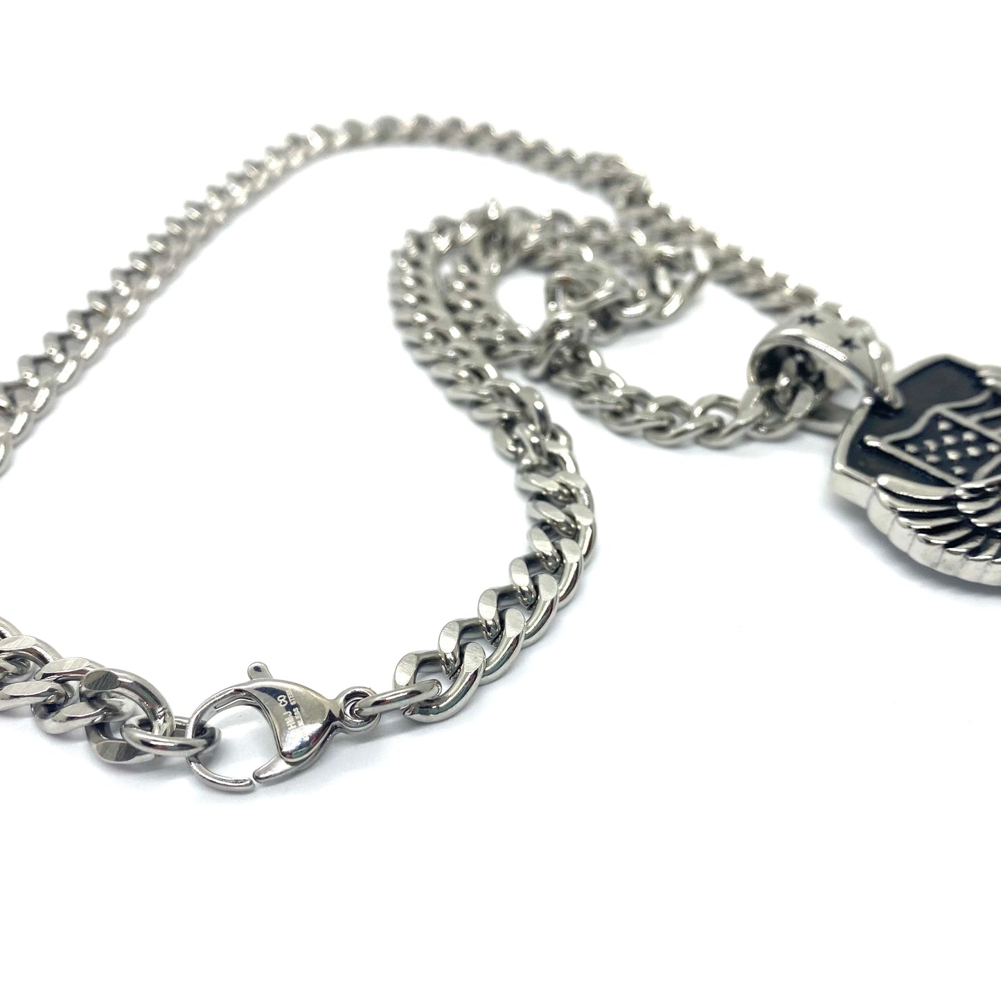 SK6200 American Pride Flag Eagle Pendant with 24" cuban link chain. High quality 316L Stainless Steel