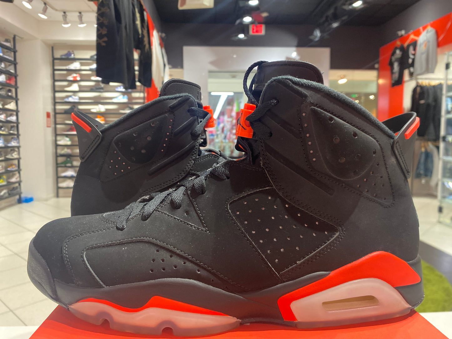 PRE OWNED Jordan 6 Retro Black Infrared (2019)