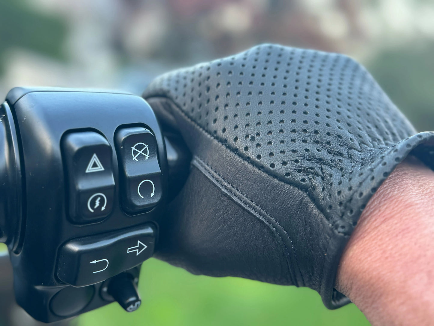 Legendary Deerskin Short Wrist Ventilated Touchscreen Gloves