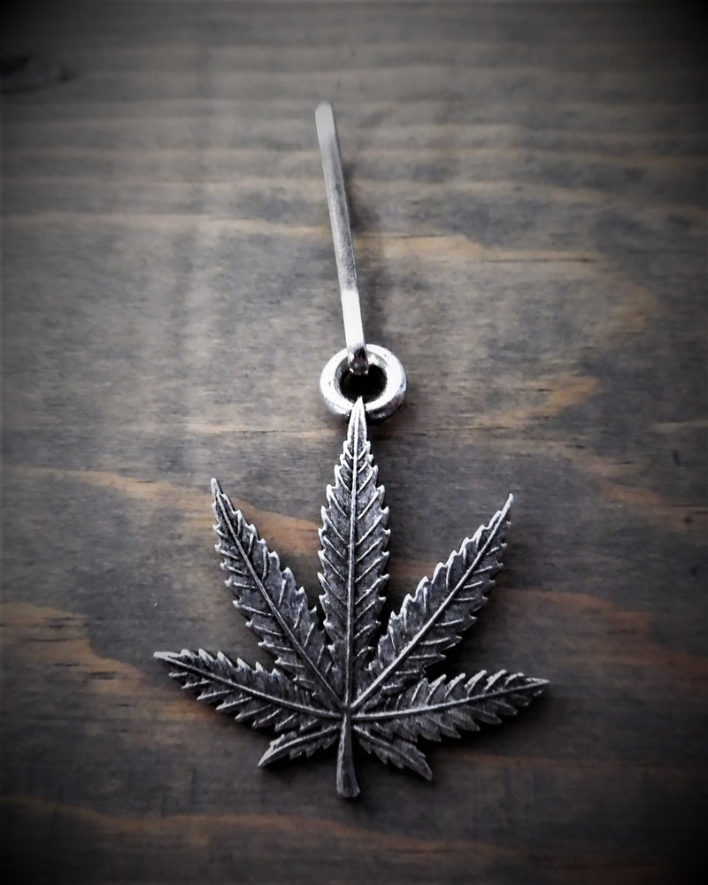 Bud Leaf Zipper Pull